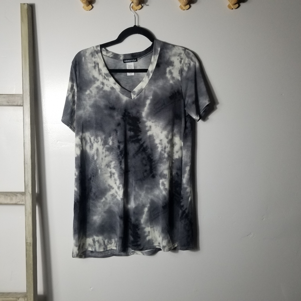 NWOT HEIMISH USA WOMEN'S GRAY AND WHITE V-NECK TIE-DYE BLOUSE SIZE MEDIUM